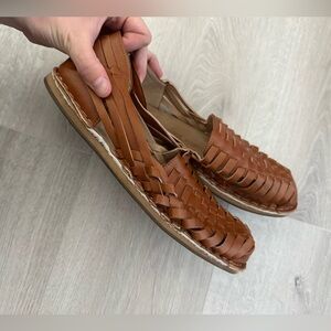 tan huaraches